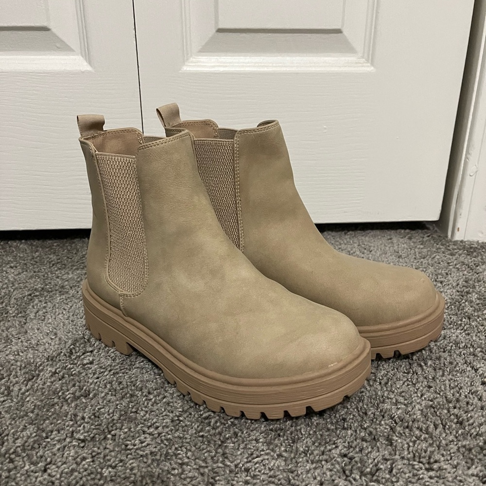 Soda Chunky Chelsea Boot
